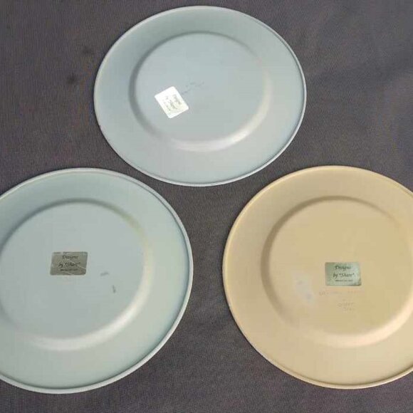 3 meticulously Hand Painted Enamel & Signed Metal Artichoke Collector Display Pl - Picture 10 of 12